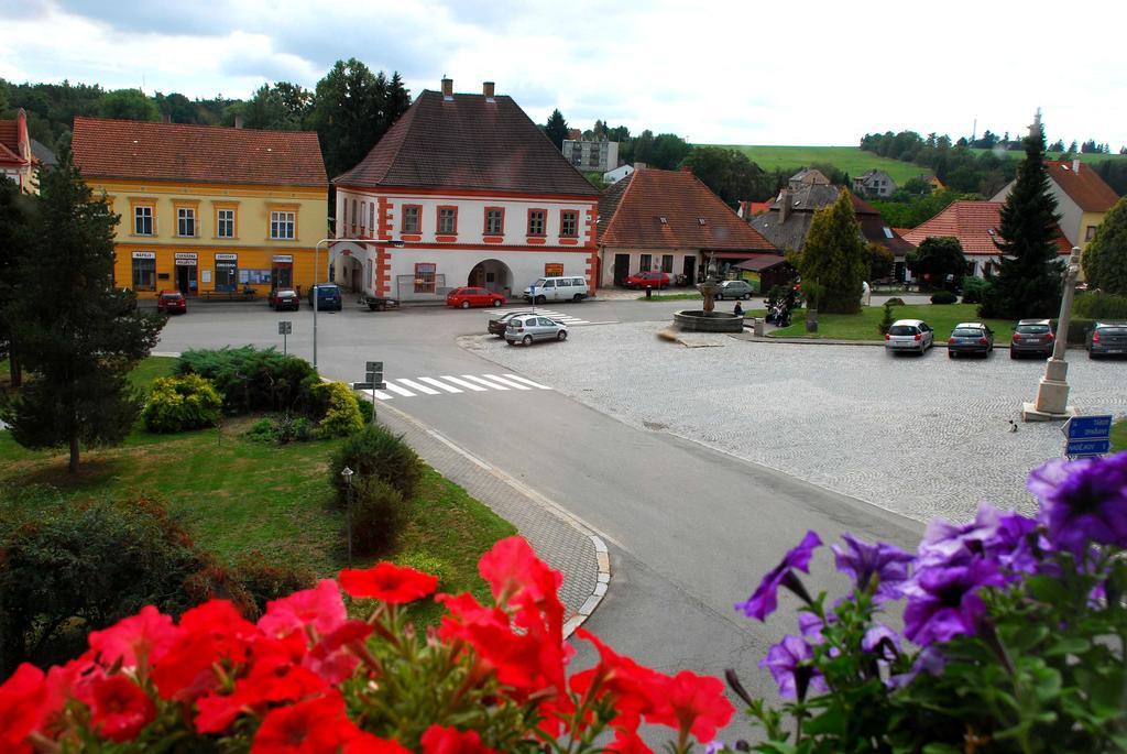 Hostinec A Penzion U Rezku Jistebnice Luaran gambar